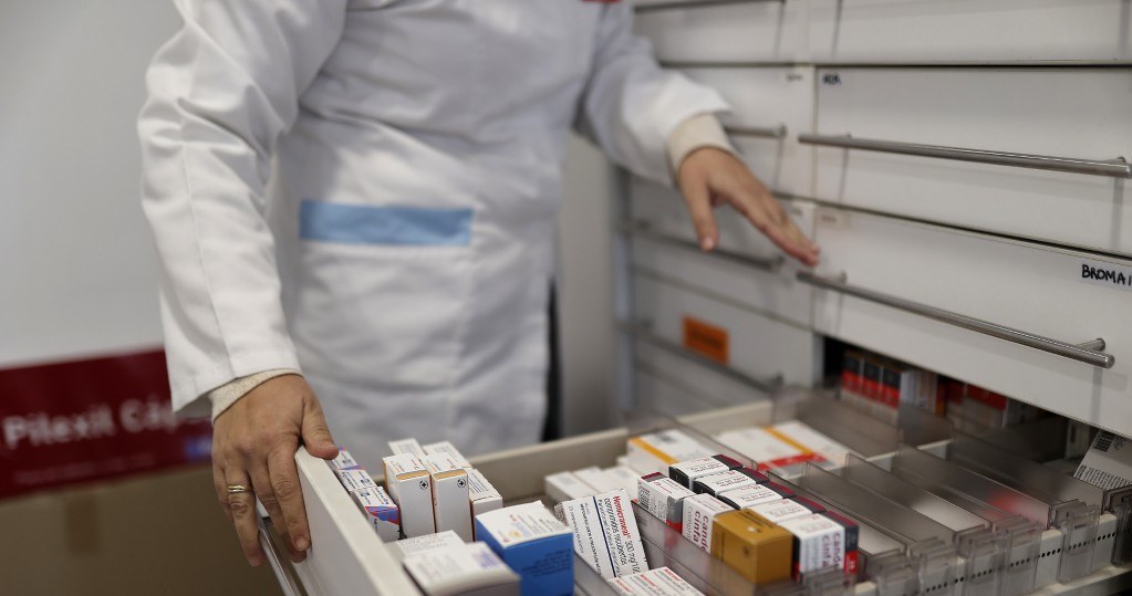 Od kwietnia wchodzi w życie mechanizm preferencyjny, który ma wzmocnić krajowych producentów leków, a pacjentom zapewnić niższe ceny /Burak Akbulut/Anadolu Agency /AFP
