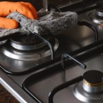 Od lat czyszczę w ten sposób ruszt kuchenki bez szorowania. Jest lśniący, wygląda jak nowy