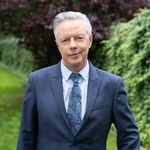 Od lat jest królem polskich seriali. Córka poszła w jego ślady