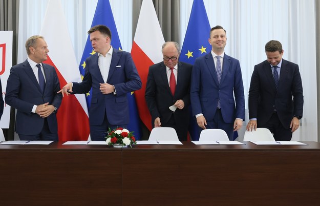 Od lewej: Donald Tusk, Szymon Hołownia, Włodzimierz Czarzasty, Władysław Kosiniak-Kamysz i Rafał Trzaskowski / 	Leszek Szymański    /PAP