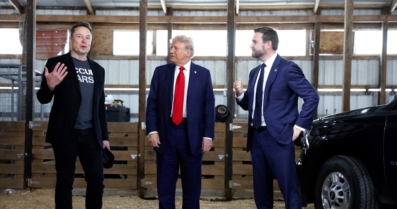 Od lewej: Elon Musk, Donald Trump i J.D. Vance, którego Donald Trump wybrał na swojego wiceprezydenta / Anna Moneymaker/Getty Images /AFP