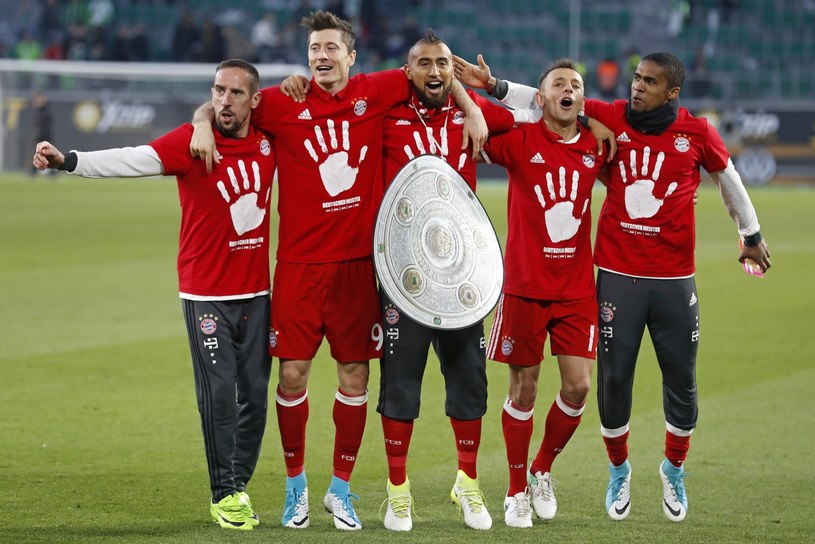 Od lewej: Franck Ribery, Robert Lewandowski, Arturo Vidal, Rafinha, Douglas Costa /PAP/EPA