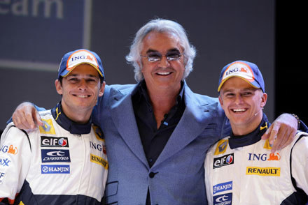 Od lewej  Giancarlo Fisichella, Flavio Briatore i  Heikki Kovalainen / kliknij /Informacja prasowa