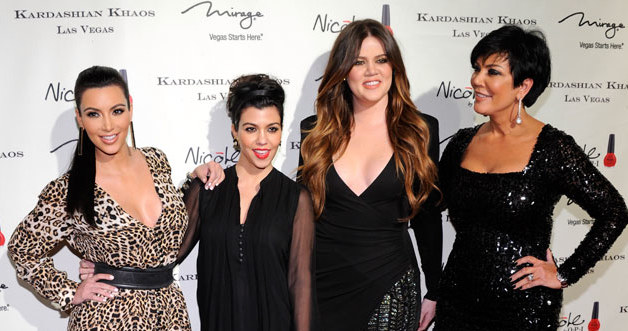 Od lewej: Kim, Kourtney, Khloe i ich mama Kris Jenner. &nbsp; /Ethan Miller /Getty Images