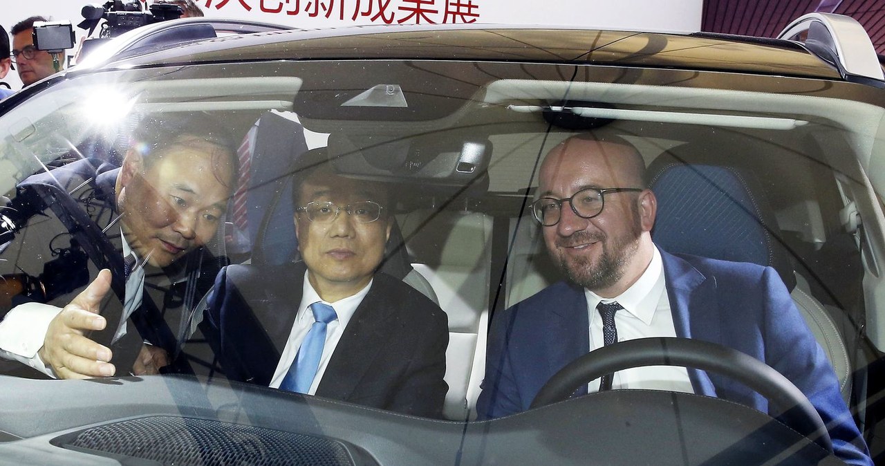 Od lewej Li Shufu, premier ChRL Li Keqiang i premier Belgii Charles Michel /AFP