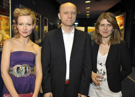 Od lewej: Marieta Żukowska, Krzysztof Pieczyński i reżyserka Anna Jadowska /AKPA