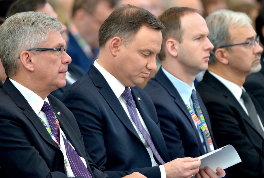 Od lewej: marszałek Senatu Stanisław Karczewski, prezydent Andrzej Duda, (były już) przewodniczący Komisji Nadzoru Finansowego Marek Chrzanowski i wiceminister rozwoju Jerzy Kwieciński (listopad 2016) /Darek Delmanowicz /PAP