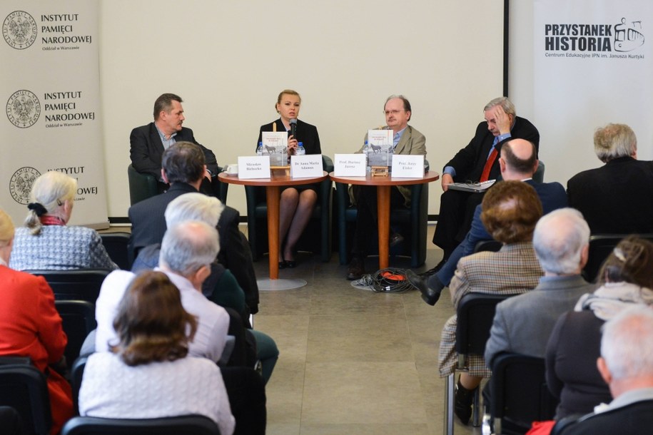 Od lewej: Mirosław Biełaszko, dr Anna Maria Adamus, prof. Dariusz Jarosz i prof. Jerzy Eisler podczas promocji książki "Problemy wsi w Polsce w latach 1956-1980 w świetle listów do władz centralnych" /Jakub Kamiński   /PAP