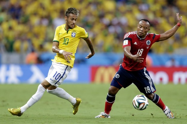 Od lewej: Neymar i Juan Zuniga /LAVANDEIRA JR /PAP/EPA