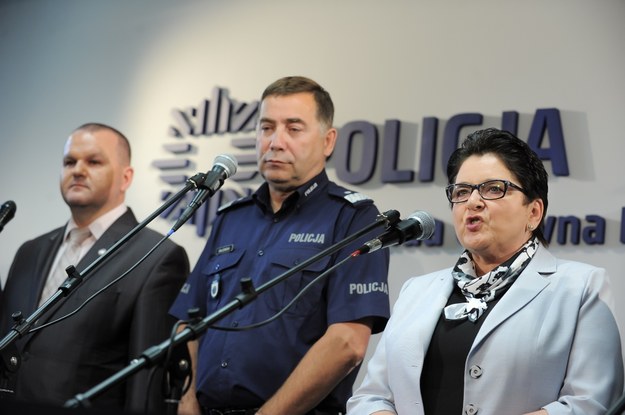 Od lewej: p.o. Głównego Inspektora Sanitarnego Marek Posobkiewicz, komendant główny policji nadinsp. Krzysztof Gajewski i minister spraw wewnętrznych Teresa Piotrowska w czasie konferencji prasowej poświęconej walce z dopalaczami /Marcin Obara /PAP