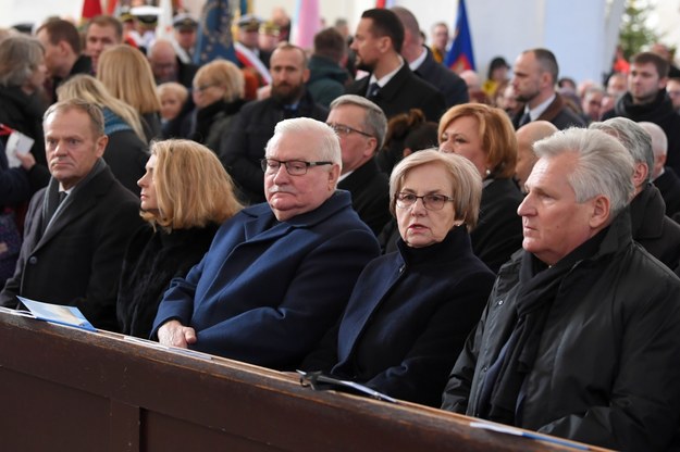 Od lewej: przewodniczący Rady Europejskiej Donald Tusk z żoną Małgorzatą Tusk, były prezydent Lech Wałęsa z żoną Danutą Wałęsą i były prezydent Aleksander Kwaśniewski / 	Adam Warżawa    /PAP