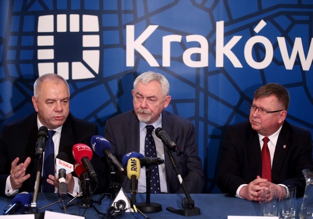 Od lewej: wicepremier Jacek Sasin, prezydent Krakowa Jacek Majchrowski i marszałek województwa Witold Kozłowski //Łukasz Gągulski /PAP