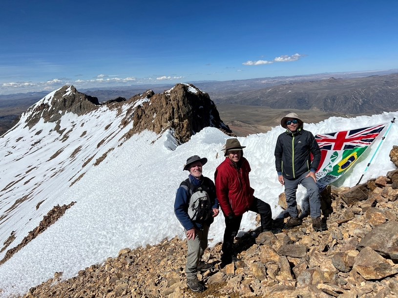 Od lewej Zbigniew Bzdak, Piotr Chmielinski i Pete Casey na szczycie Nevado Mismi, Peru /Vlado Soto /materiały prasowe