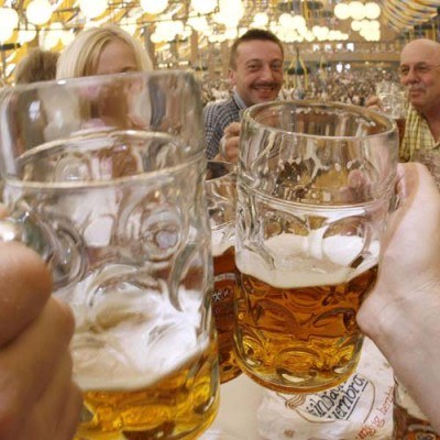 Od listopada Plzeňský Prazdroj podnosi cenę swego sztandarowego produktu - piwa Pilsner Urquell /AFP