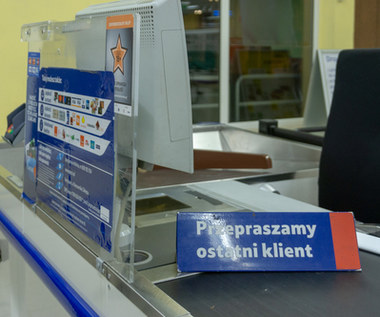 Od listopada znikną sklepy pod szyldem Tesco