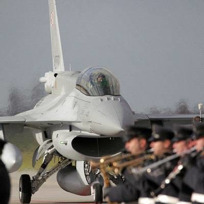 Od myśliwców F-16  trzeba zapłacić podatek VAT /AFP