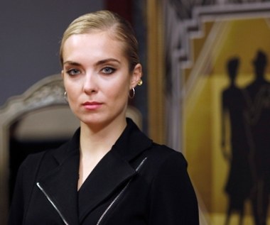 Od niedawna Magdalenę Koleśnik możemy oglądać też na małym ekranie w kontynuacji serialu "BrzydUla", w której wciela się piękną Nadię, nową asystentkę Marka Dobrzańskiego (Filip Bobek).

Aktorka ma także na koncie inne telewizyjne epizody: w serialu "W rytmie serca" oglądaliśmy ją w jednym odcinku w roli nauczycielki biologii podejrzewanej o romans z uczniem; znalazła się też w obsadzie serialu "Singielka" (Iza Szafrańska) oraz pojawiła w historycznych "Drogach wolności" (jako asystentka i kochanka granego przez Adama Cywkę Ignacego Biernackiego).