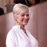 kolor Od Pameli Anderson trudno oderwać wzrok. Najmodniejszy kolor 2026 roku skradł show