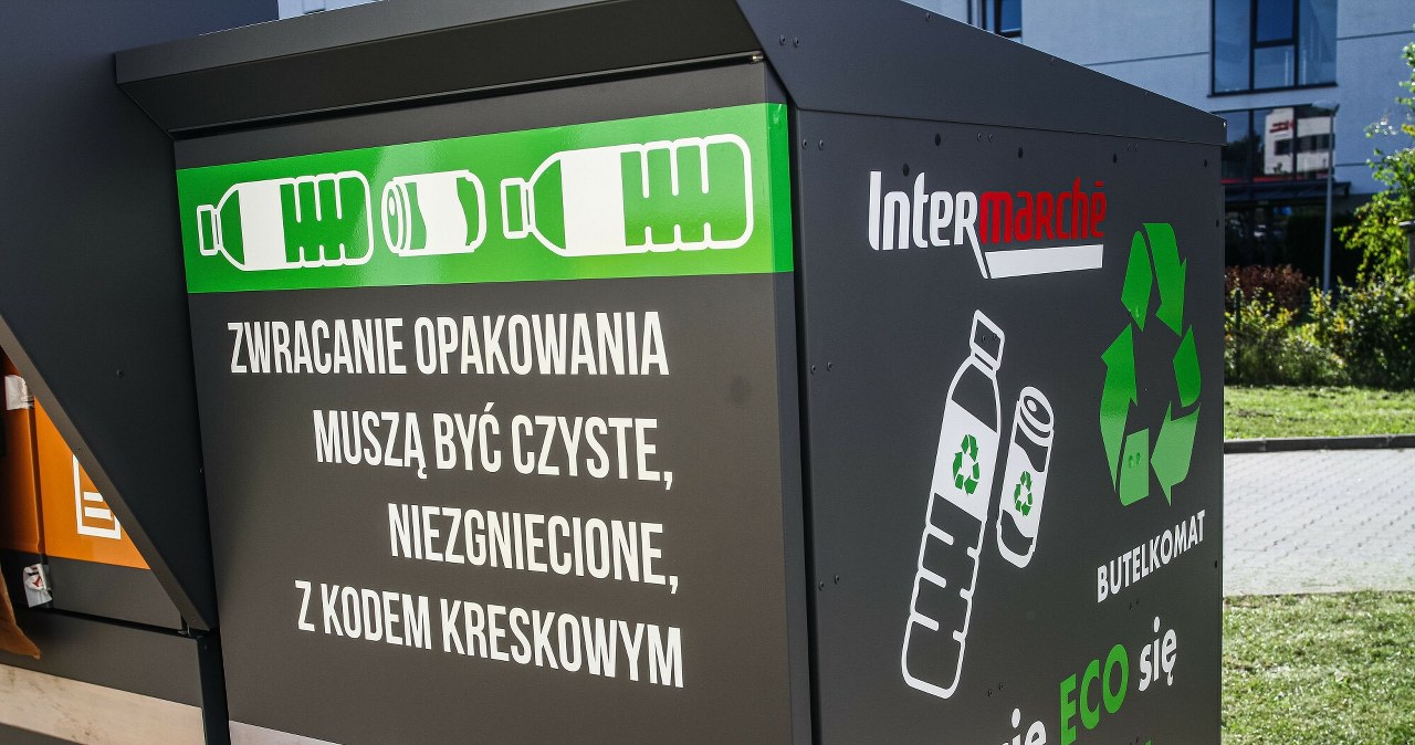 Od października do każdego napoju w plastikowej butelce, puszce aluminiowej lub szklanej butelce wielorazowej może być doliczana kaucja. /Artur Szczepanski/REPORTER /East News