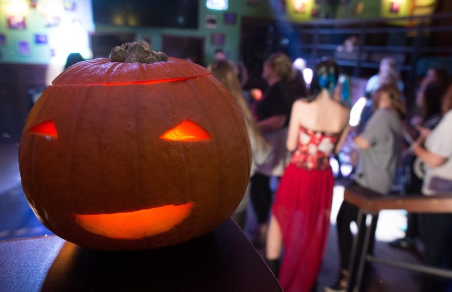 Nielegalna dyskoteka w Sopocie. Przy muzyce bawiło się kilkadziesiąt osób