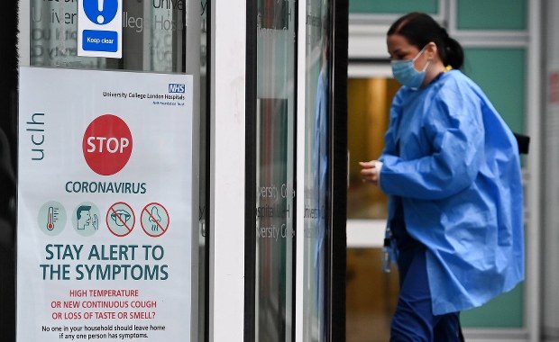 Od piątku do Anglii tylko z testem na obecność koronawirusa