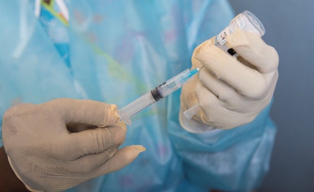 Od początku czerwca niecałe 2 proc. zgonów na Covid-19 to osoby w pełni zaszczepione