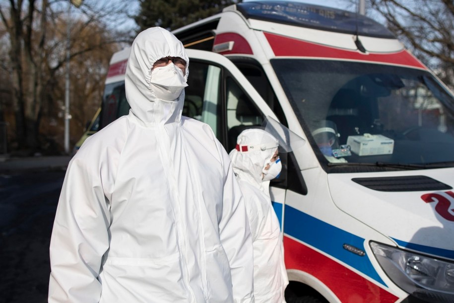 Warszawa: Rośnie liczba wyjazdów karetek do pacjentów z Covid-19