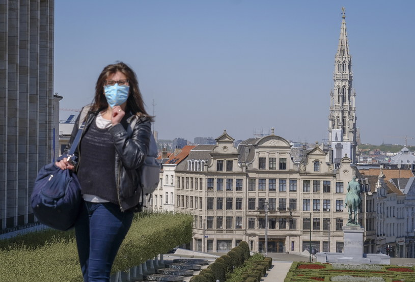 Od początku pandemii na COVID-19 w Belgii zachorowało tam blisko 41 tys. osób. Prawie 6 tys. zakażonych zmarło. Na zdjęciu centrum Brukseli /OLIVIER HOSLET /PAP/EPA