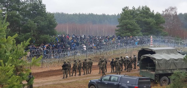 Od początku roku Straż Graniczna zanotowała już niemal 40 tys. prób nielegalnego przekroczenia granicy polsko-białoruskiej. Najwięcej, bo ponad 17 tys. prób zanotowano w październiku /Kancelaria premiera /