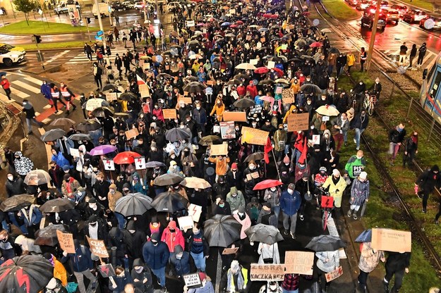 Od ponad tygodnia w całej Polsce odbywają się protesty Strajku Kobiet ws. decyzji Trybunału Konstytucyjnego dotyczącej aborcji / 	Maciej Kulczyński    /PAP