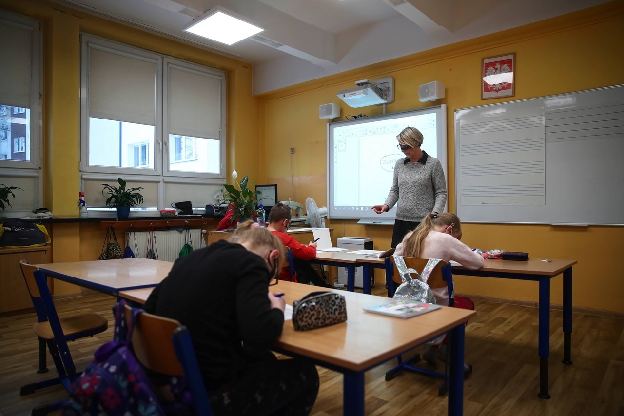 Od poniedziałku zapisy nauczycieli na szczepienia. Znamy plany rządu