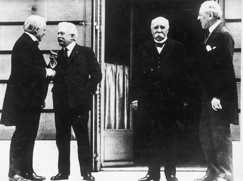 Od prawej: prezydent USA Thomas Woodrow Wilson, premier Francji Georges Clemenceau, premier Włoch Wittorio Orlando, premier Anglii George David Lloyd. /Z archiwum Narodowego Archiwum Cyfrowego