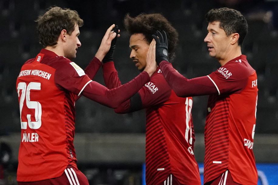 Od prawej: Robert Lewandowski, Leroy Sane i Thomas Mueller /Clemens Bilan /PAP/EPA