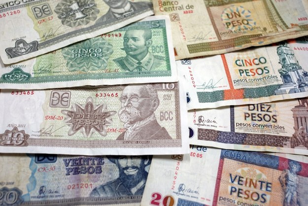 Od roku 1994 na terenie Kuby obowiązywały dwie waluty /ALEJANDRO ERNESTO  /PAP/EPA