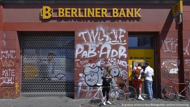 Od roku 2000 systematycznie maleje w Niemczech liczba oddziałów bankowych /Deutsche Welle