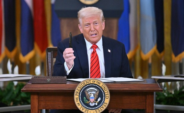 Od słów do czynów. Donald Trump wraca do tematu umowy o minerałach