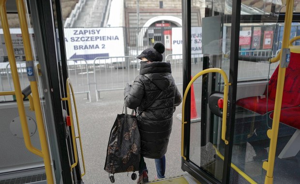 Od soboty więcej osób w transporcie publicznym 