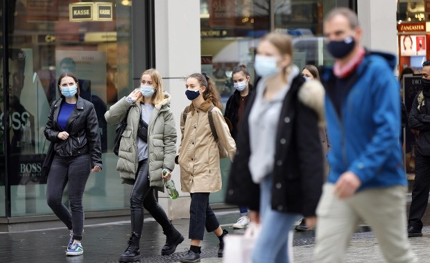 Od soboty wychodzimy z domu tylko w maseczce. Przyłbica czy szalik nie wystarczą