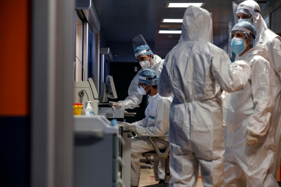 Od soboty zniesiona będzie większość restrykcji covidowych w Irlandii /GIUSEPPE LAMI /PAP/EPA