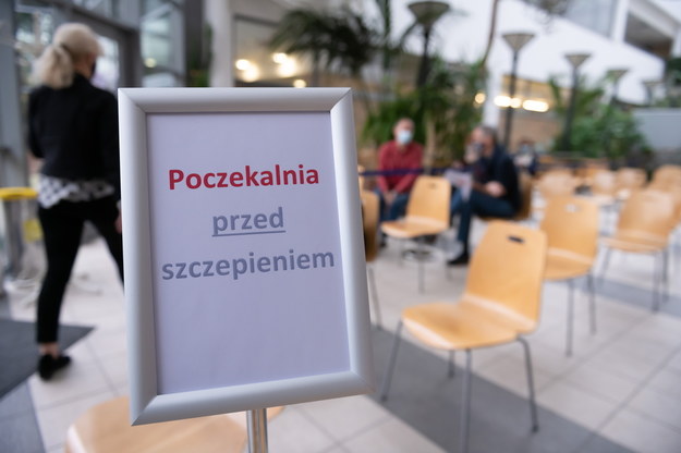 Od środy zmiany w obostrzeniach m.in. zmniejszenie liczby osób w restauracjach i hotelach do 30 proc. /	Jakub Kaczmarczyk   /PAP