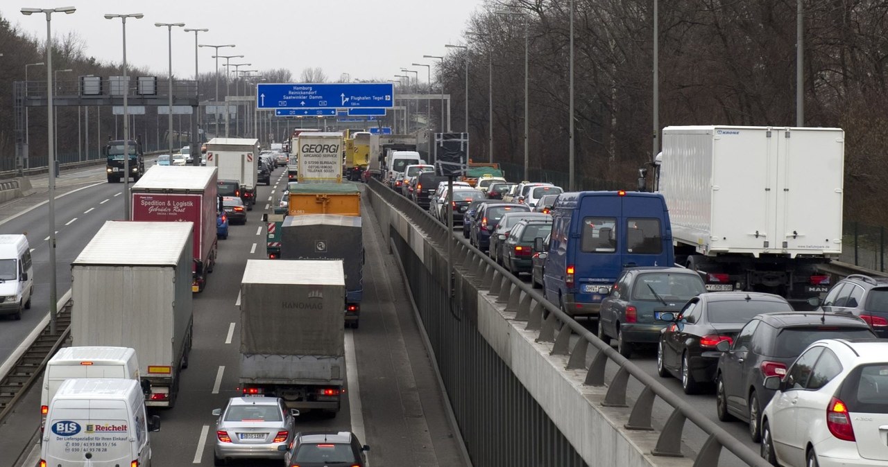 Od stycznia 2025 roku w Niemczech wchodzą nowe przepisy obowiązujące kierowców aut osobowych, motocyklistów czy właścicieli kamperów. /Bodo Schulz\ullstein bild via Getty Images /