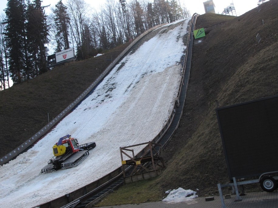 Od wielu dni w Wiśle trwała walka o śnieg /Marcin Buczek /RMF FM