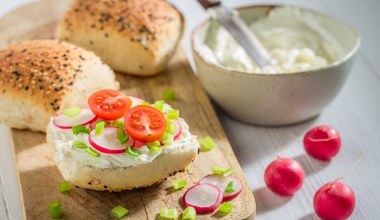 Od wiosny jemy niemal codziennie. Mało kto wie, że dobrze działa na wątrobę i pomaga na skoki cukru