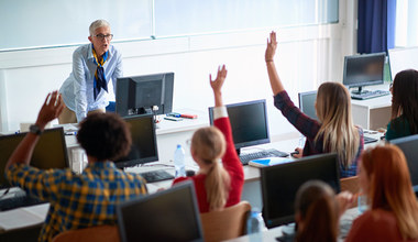 Od września duże zmiany w szkołach. Ponad 2 mld zł z KPO na tysiące pracowni