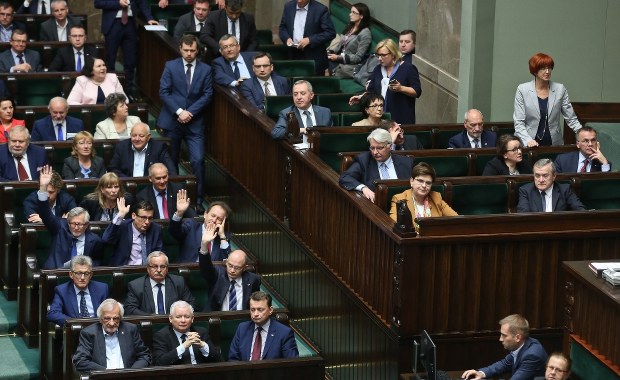 Od września premier, prezydent, ministrowie oraz wojewodowie mają dostać podwyżki [SONDA]