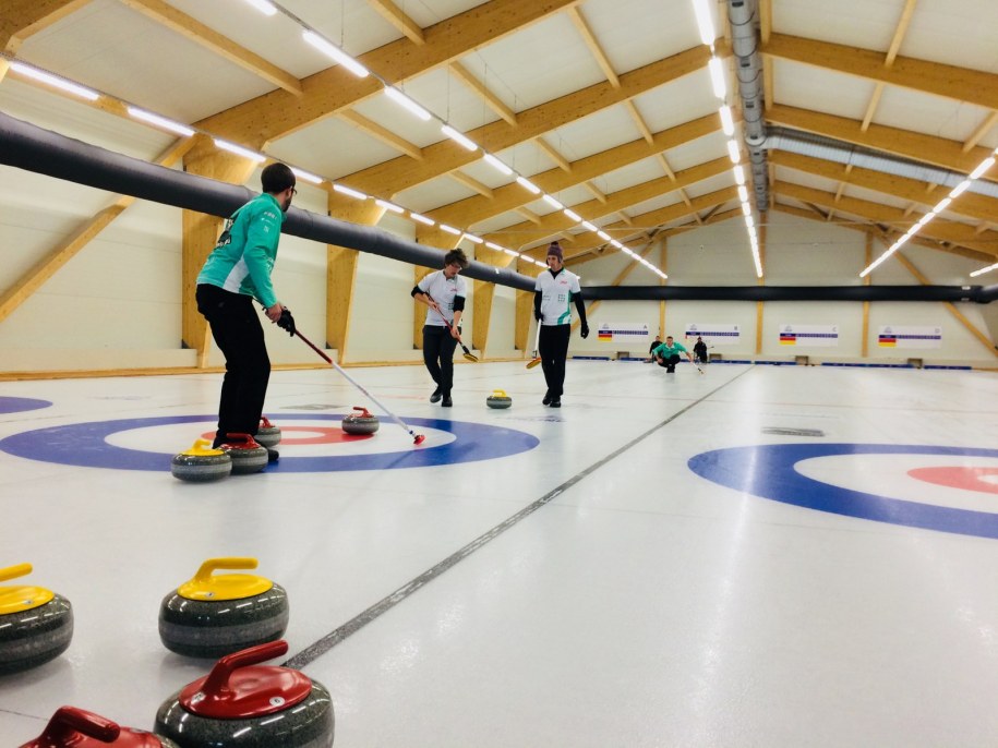 Od wtorku polscy zawodnicy mają do dyspozycji pierwszą, profesjonalną halę do curlingu /Agnieszka  Wyderka /RMF FM