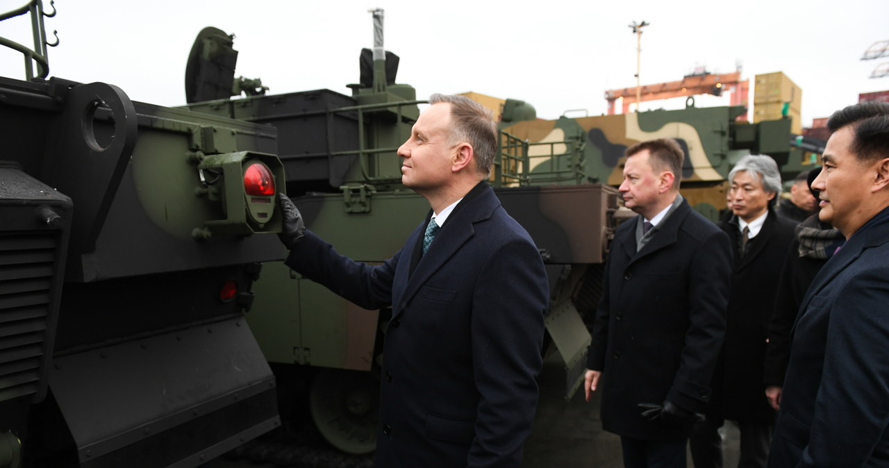 Odbiór koreańskich czołgów i haubic w Gdyni