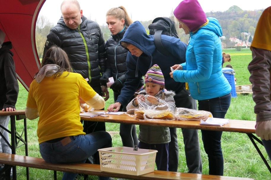Odbiór pakietów startowych /Józef Polewka /RMF FM