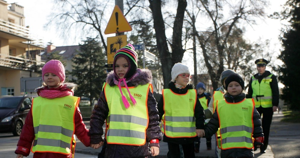 Odblaski są obowiązkowe już nie tylko dla dzieci /Karolina Misztal /Reporter