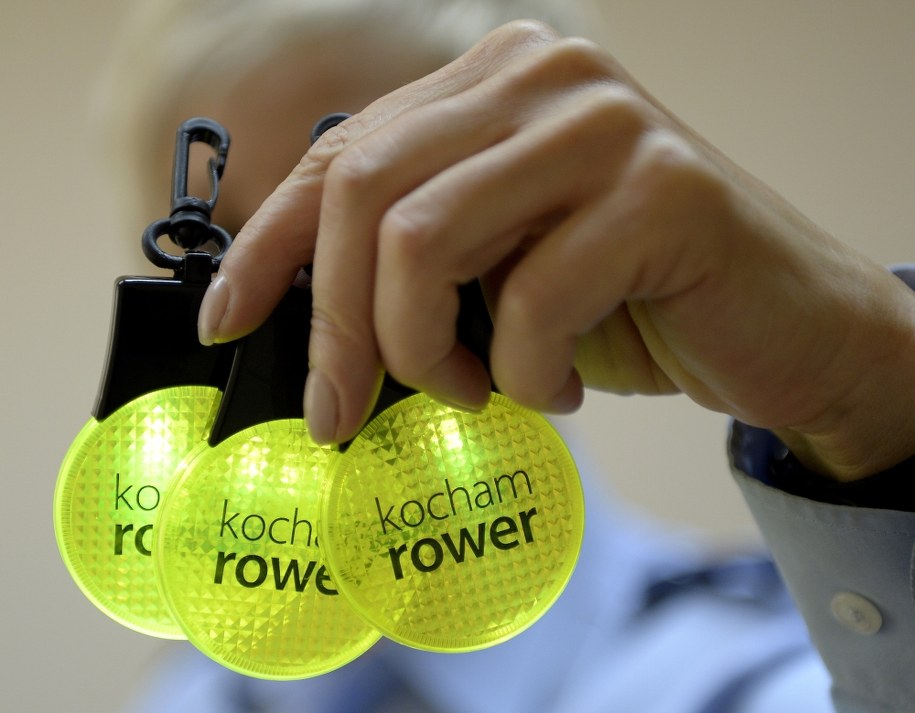 Odblaskowe gadżety w Komendzie Miejskiej Policji w Przemyślu /Darek Delmanowicz   (PAP) /PAP